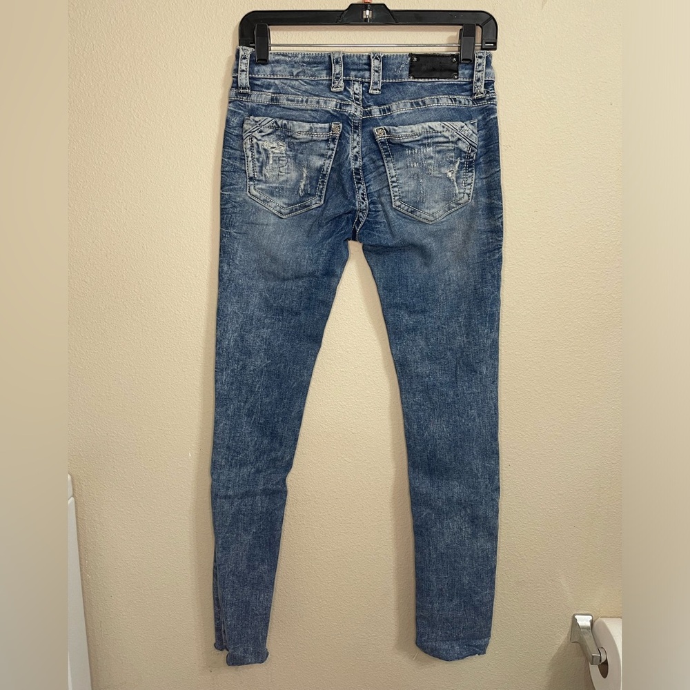 Women’s buckle skinny jeans W25
